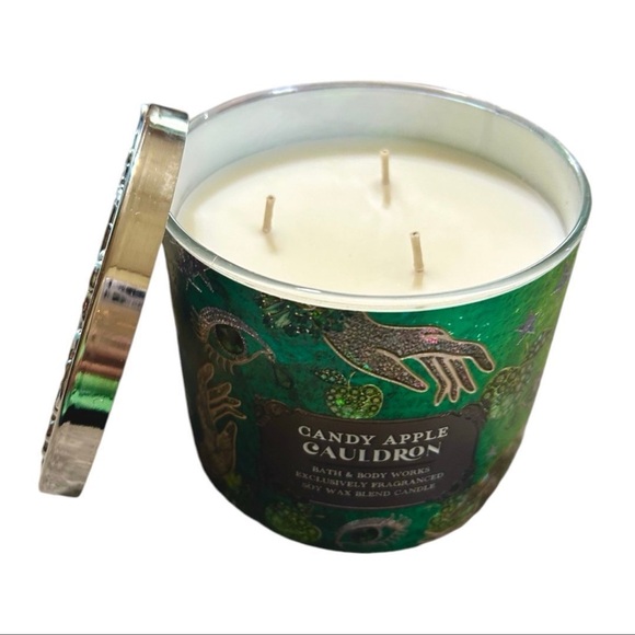 BATH AND BODY WORKS HALLOWEEN CANDY CAULDRON CANDLE AND BODY CARE SET - Picture 5 of 6